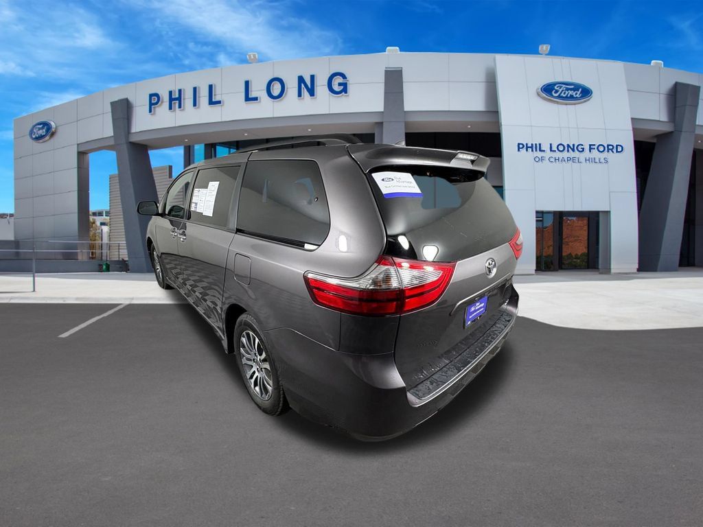 Used 2020 Toyota Sienna XLE FWD image 3