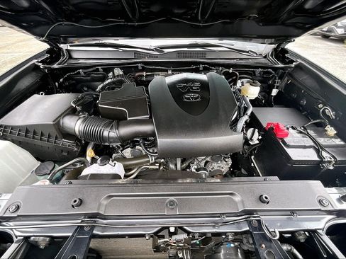 Used 2023 Toyota Tacoma SR5 AWD/4WD image 9