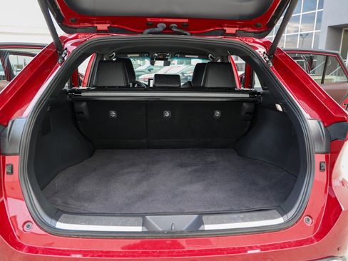 Certified 2024 Toyota Venza XLE image 39