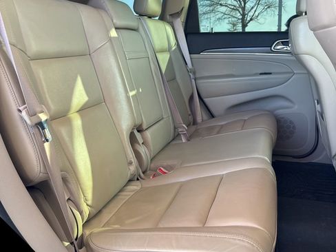 Used 2017 Jeep Grand Cherokee Limited image 27