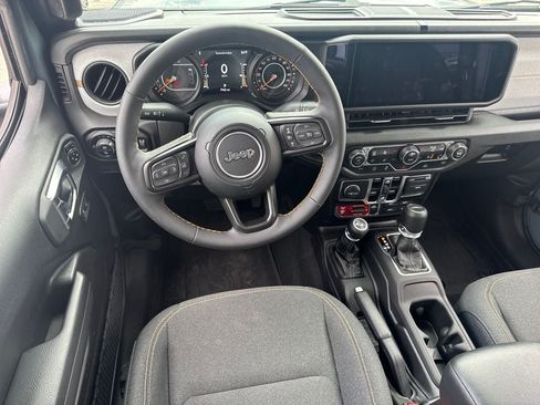 Used 2025 Jeep Gladiator Sport AWD/4WD image 14