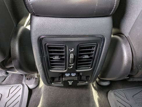 Used 2019 Jeep Grand Cherokee Limited image 24