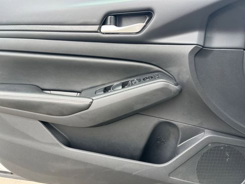 Used 2025 Nissan Altima 2.5 SV image 18