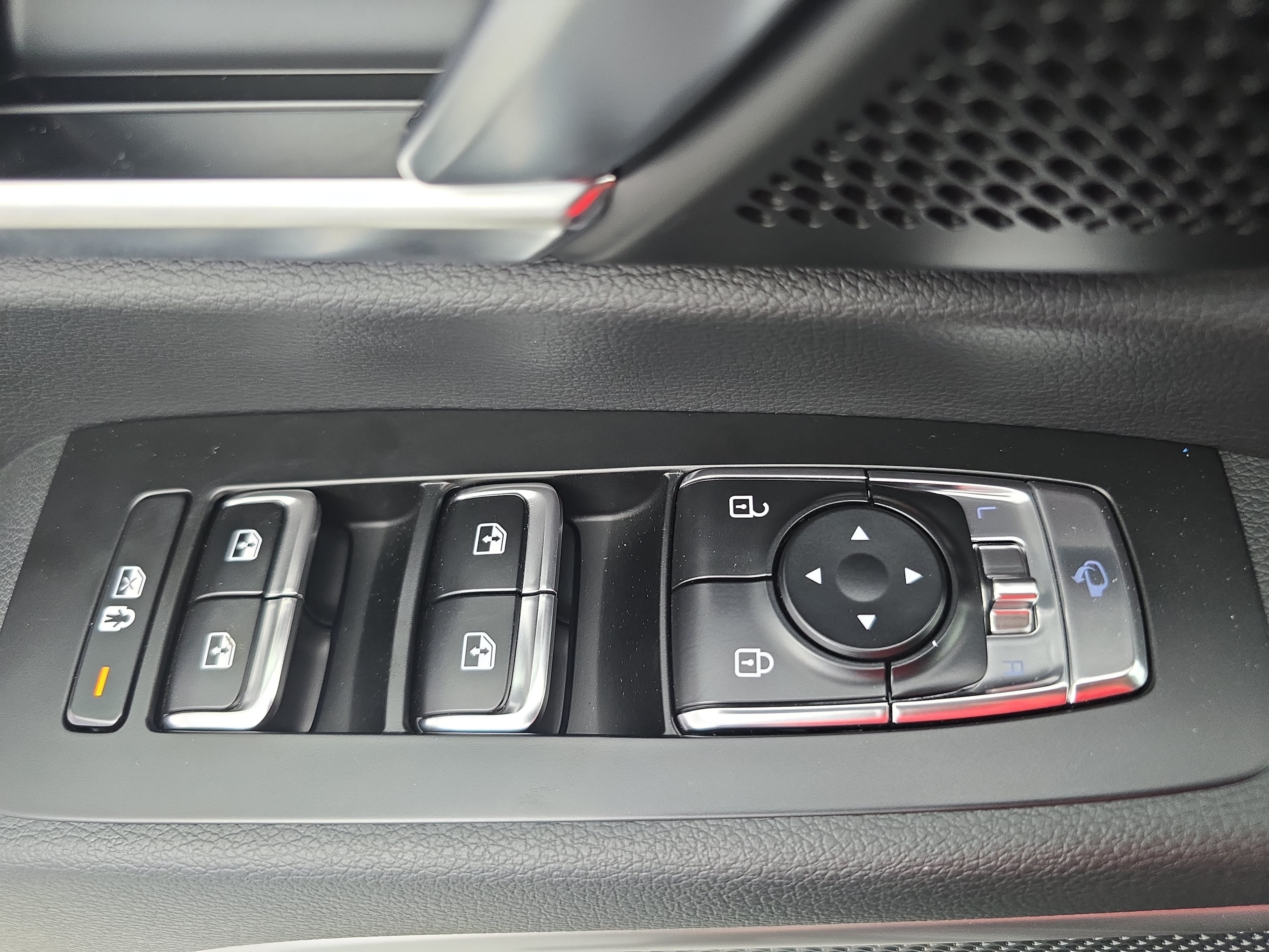 Used 2025 Kia Telluride EX w/ EX Captain's Chair Package FWD image 29
