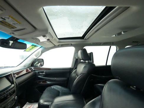 Used 2013 Lexus LX 570 4WD w/ Luxury Pkg image 18