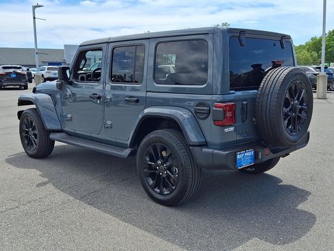 Used 2025 Jeep Wrangler Unlimited Sahara AWD/4WD image 4