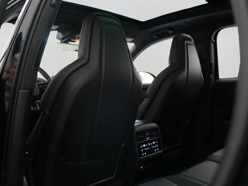 Used 2025 Porsche Cayenne GTS AWD/4WD image 25