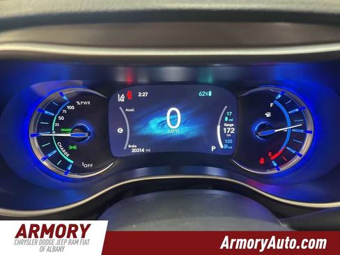 Used 2023 Chrysler Pacifica Touring-L w/ Uconnect Theater Family Group image 15