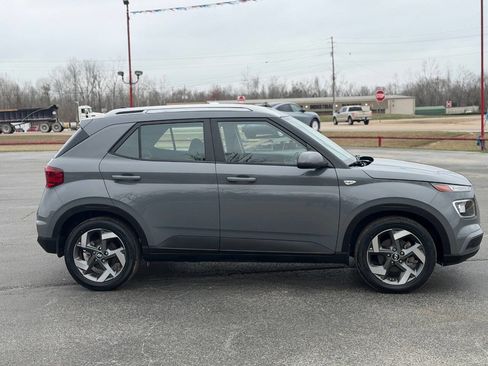 Used 2021 Hyundai Venue SEL image 5
