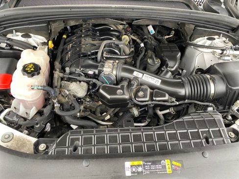 Used 2023 Jeep Grand Cherokee Limited image 22