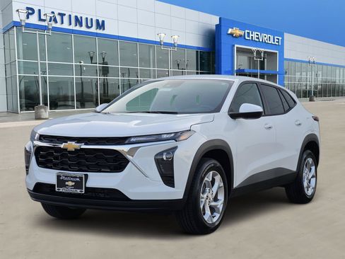 New 2026 Chevrolet Trax LS w/ LS Convenience Package FWD image 2
