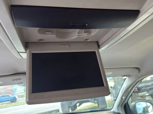 Used 2015 Chrysler Town & Country Touring FWD image 14