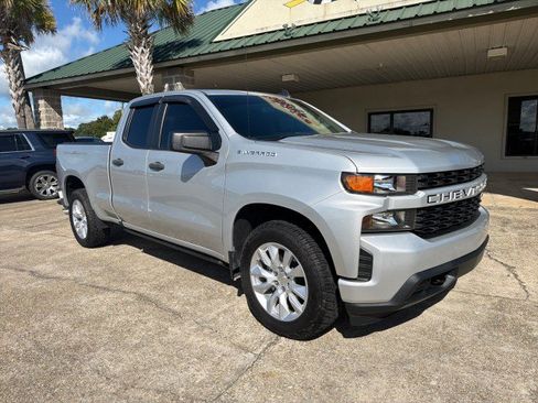 Used 2020 Chevrolet Silverado 1500 Custom w/ Custom Value Package RWD image 3