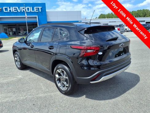 New 2025 Chevrolet Trax LT w/ LT Convenience Package image 3