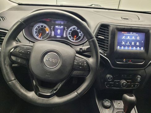 Used 2019 Jeep Cherokee Latitude Plus AWD/4WD image 22