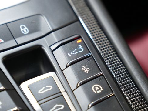 Used 2018 Porsche 911 Turbo S image 40