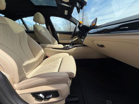 Used 2021 BMW 530i xDrive w/ Convenience Package image 8