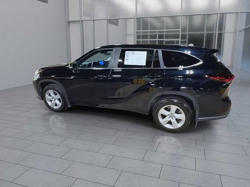 Used 2024 Toyota Highlander LE AWD/4WD image 6