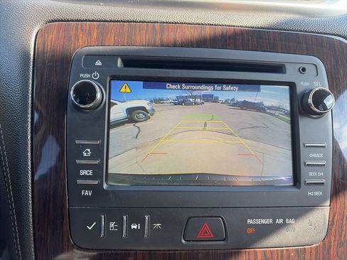 Used 2015 Chevrolet Traverse LT w/ Style and Technology Package image 12