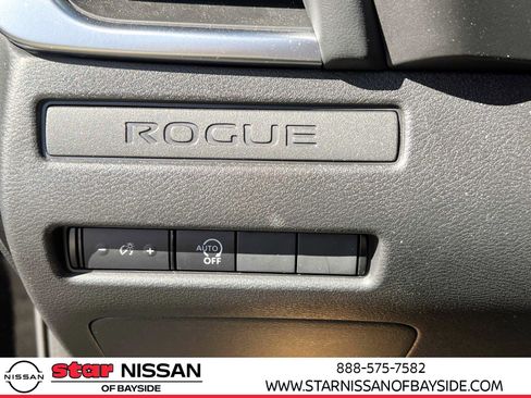Used 2023 Nissan Rogue S image 19