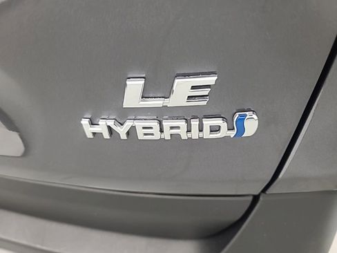 Used 2024 Toyota RAV4 LE AWD/4WD image 12