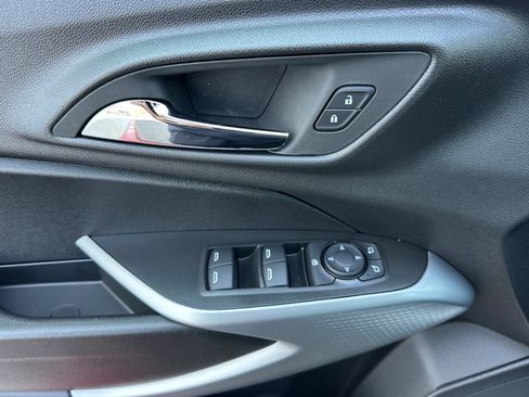 New 2026 Chevrolet Trax LS w/ LS Convenience Package FWD image 11