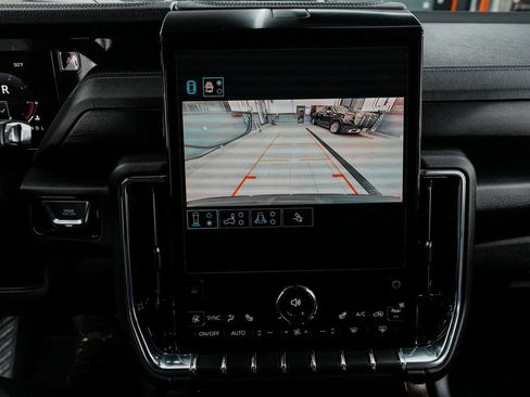 Used 2025 GMC Yukon XL Denali image 16