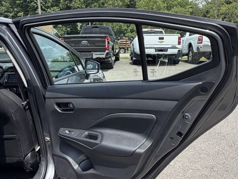 Used 2022 Nissan Versa S FWD image 28