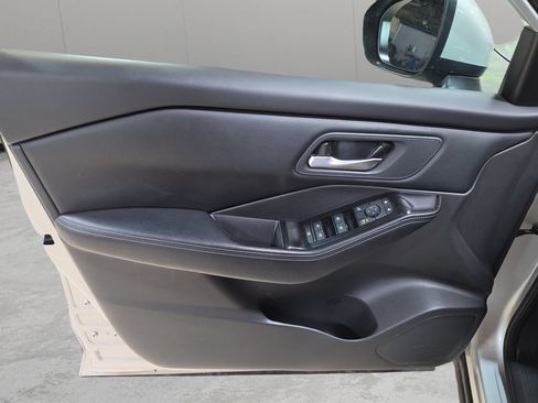 Used 2025 Nissan Rogue SV AWD/4WD image 13