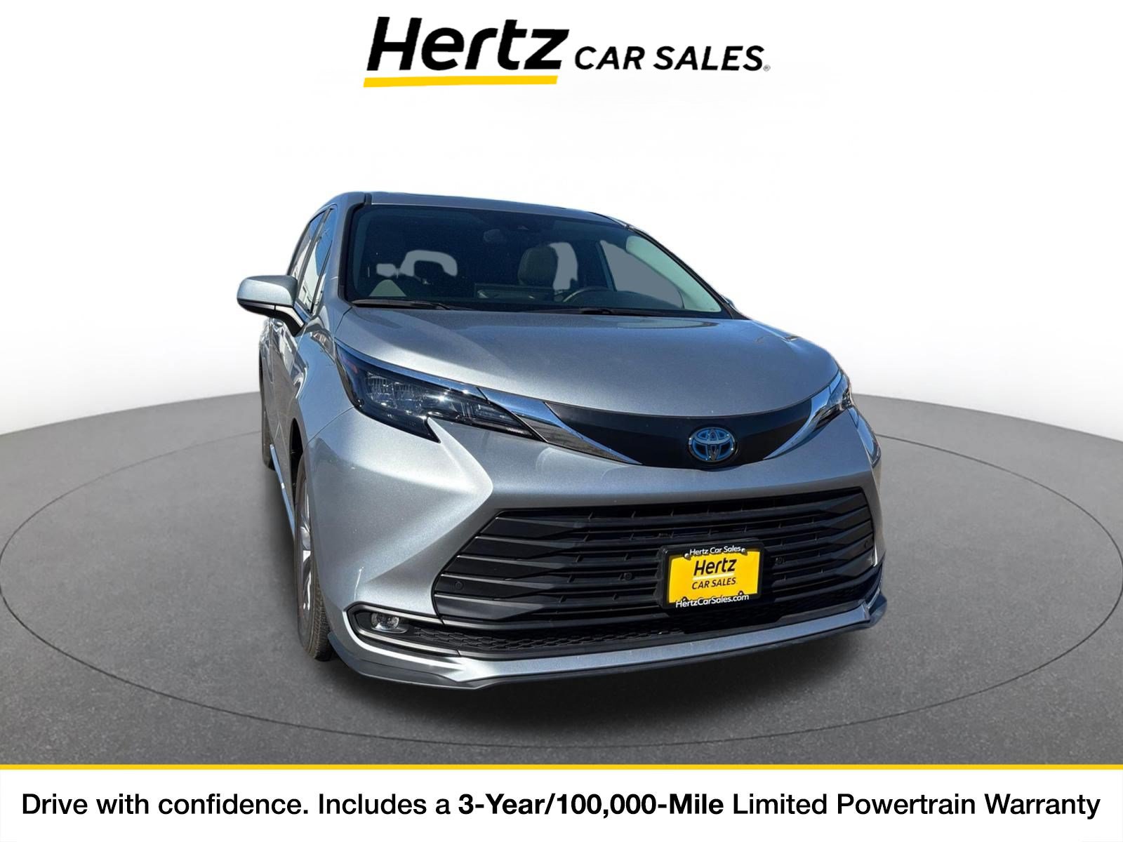 Used 2025 Toyota Sienna XLE FWD image 1