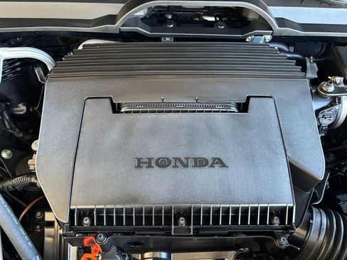 Used 2025 Honda Pilot TrailSport image 34