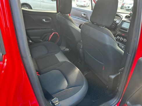 Used 2016 Jeep Renegade Trailhawk image 19