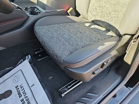 Used 2024 Chevrolet Colorado Z71 w/ Z71 Convenience Package 2 image 30