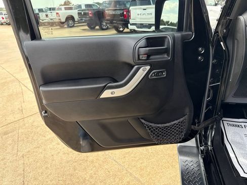Used 2016 Jeep Wrangler Unlimited Sahara AWD/4WD image 6