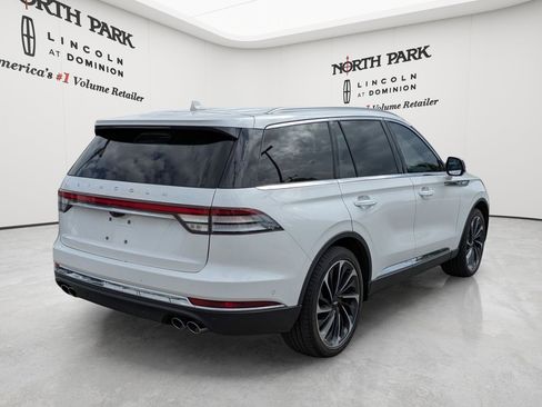 Used 2023 Lincoln Aviator Reserve w/ Equipment Group 201A RWD image 3