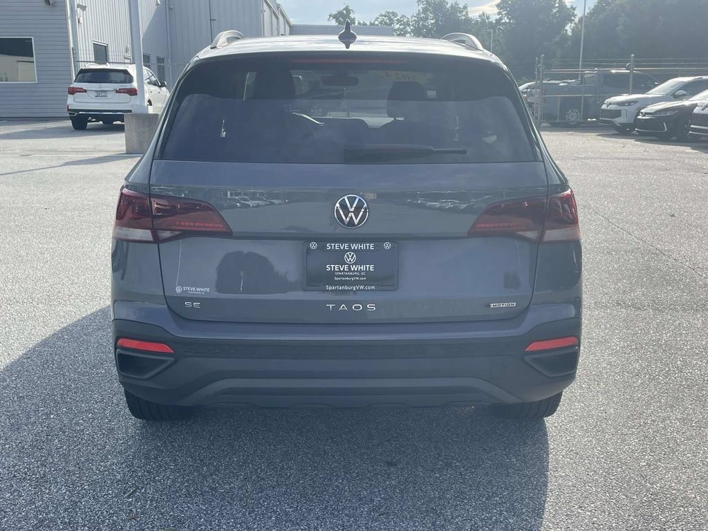 Certified 2024 Volkswagen Taos SE AWD/4WD image 7