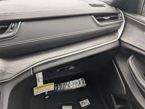 New 2024 Jeep Grand Cherokee Limited 4xe image 17