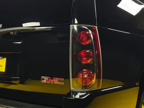 Used 2010 GMC Yukon XL Denali image 9