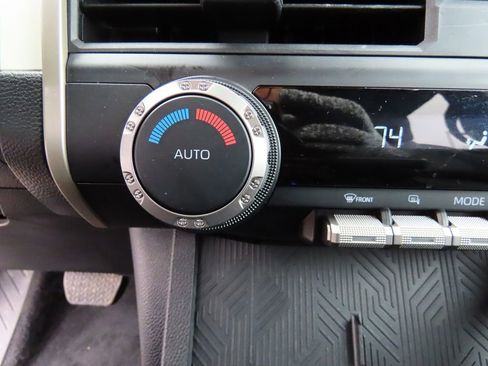 Used 2024 Toyota Tacoma TRD Off-Road image 27