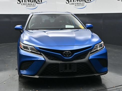 Used 2019 Toyota Camry SE FWD image 2