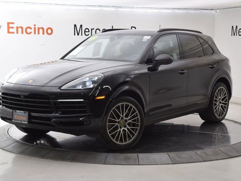 Used 2022 Porsche Cayenne AWD/4WD image 2