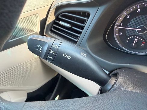 Used 2019 Hyundai Elantra SEL FWD image 18