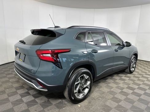 Used 2025 Chevrolet Trax LT image 3