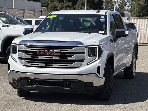 Used 2024 GMC Sierra 1500 SLE AWD/4WD image 3