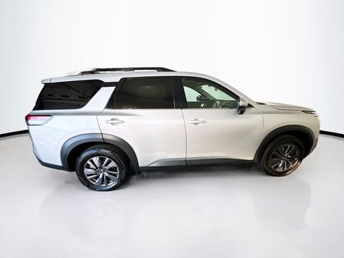 Certified 2024 Nissan Pathfinder SV image 4