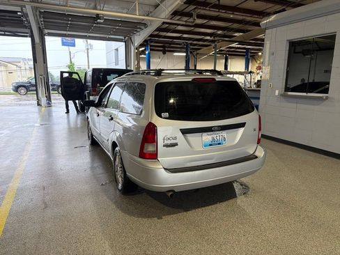 Used 2002 Ford Focus SE FWD image 4