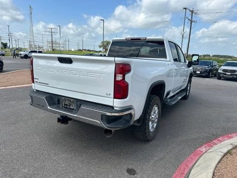 Used 2022 Chevrolet Silverado 2500 LT w/ Convenience Package AWD/4WD image 3