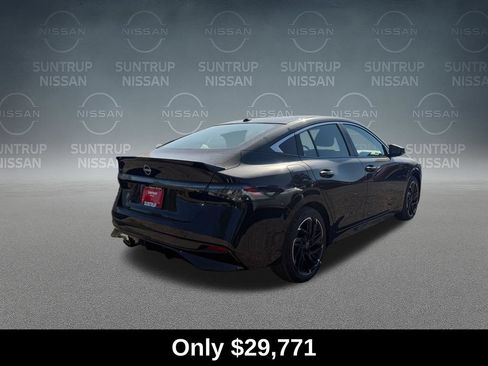 Used 2027 Nissan Sentra SR w/ Floor Mat Package FWD image 4