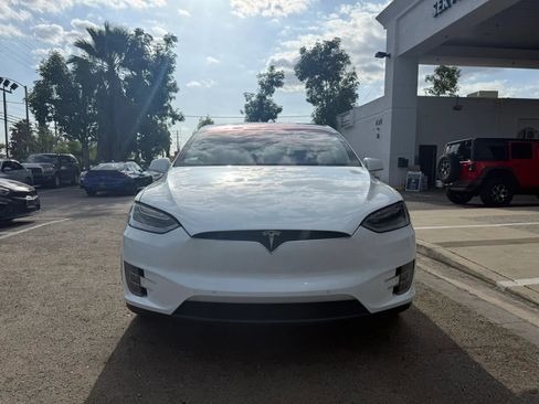 Used 2018 Tesla Model X 75D AWD/4WD image 2
