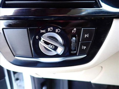 Used 2022 BMW 530e xDrive w/ Premium Package image 14